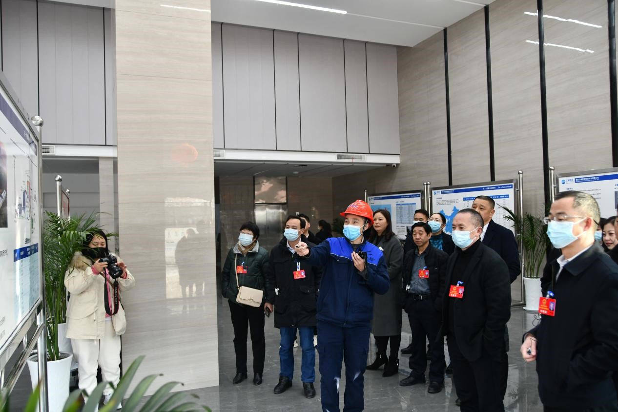 武隆人大代表参观1.jpg 武隆人大代表参观1.jpg