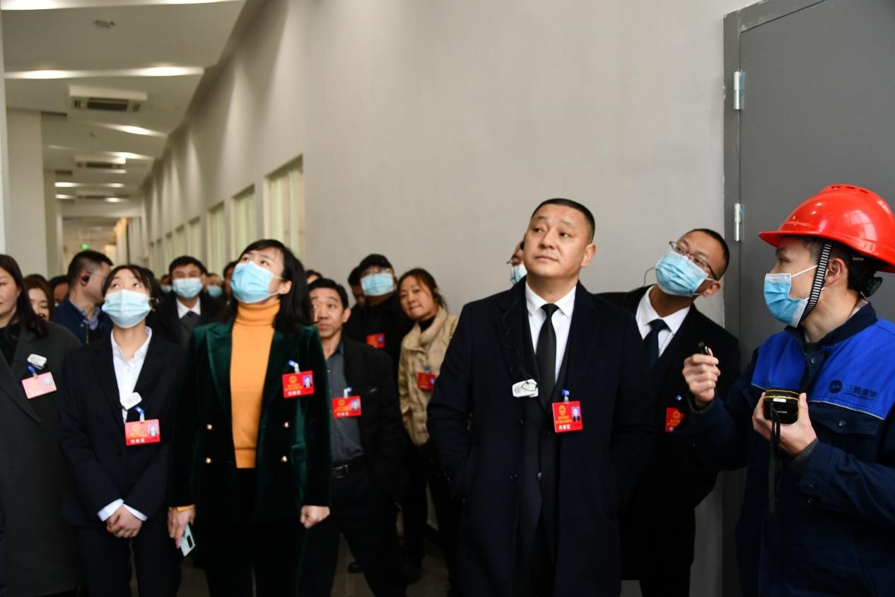 武隆人大代表参观2.jpg 武隆人大代表参观2.jpg