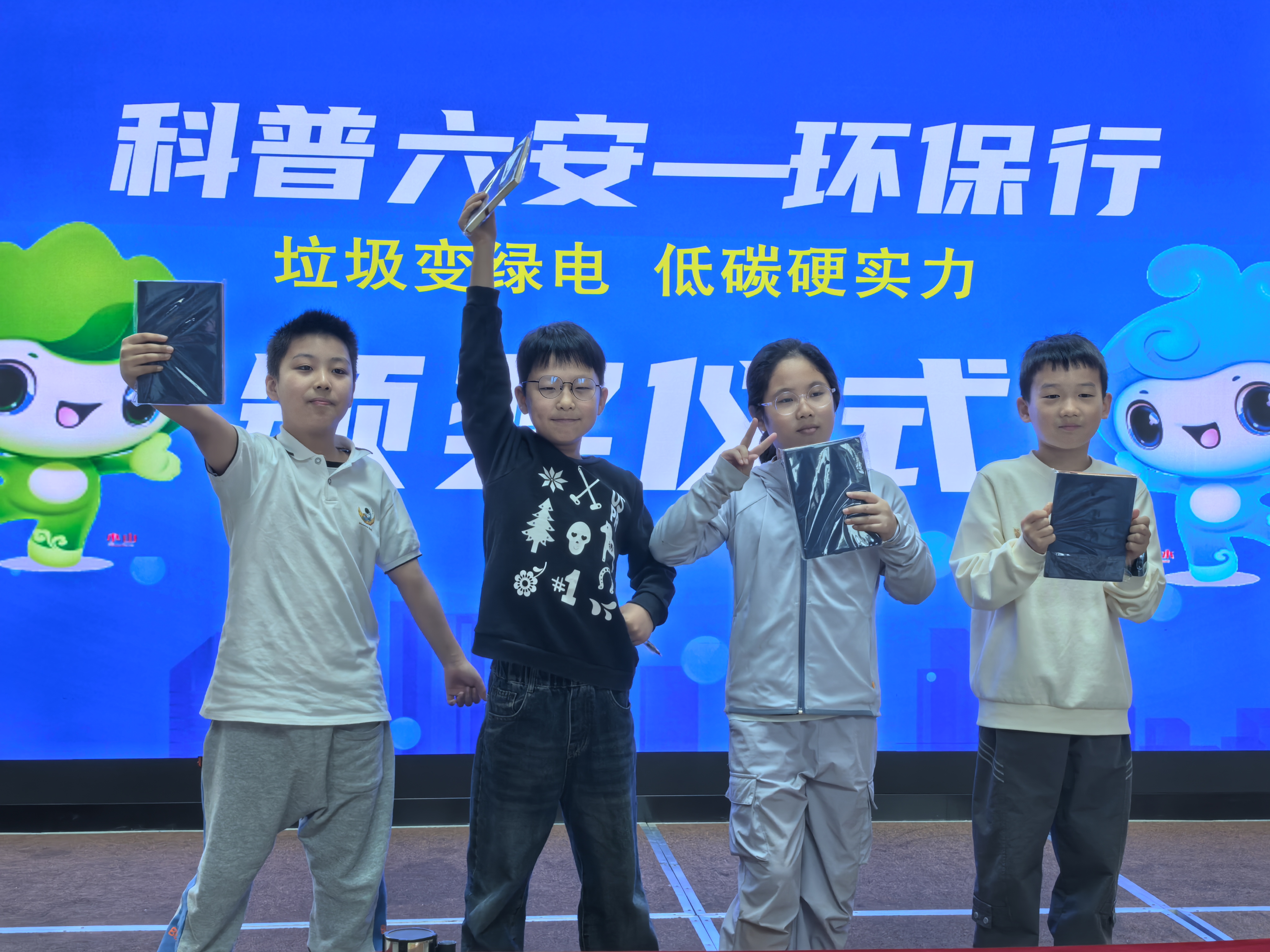 获奖者合影.jpg 获奖者合影.jpg