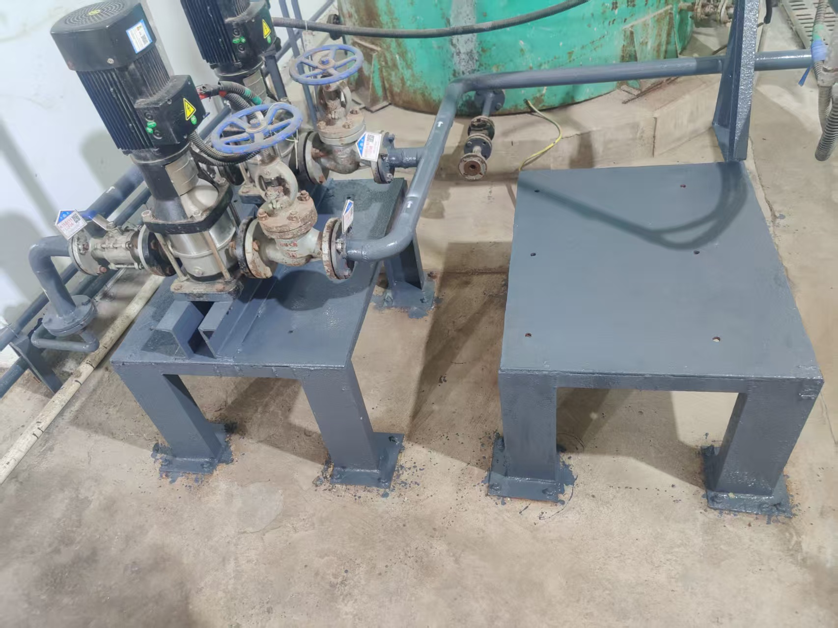 飞灰螯合泵房设备整改后.png 飞灰螯合泵房设备整改后.png